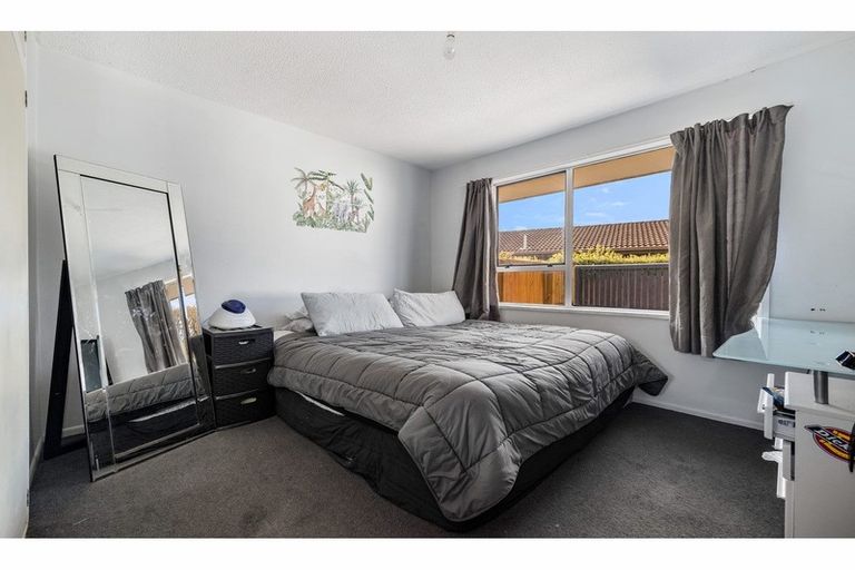 Photo of property in 2/50 Valecrest Avenue, Parklands, Christchurch, 8083