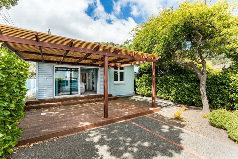 Photo of property in 387 Muritai Road, Eastbourne, Lower Hutt, 5013