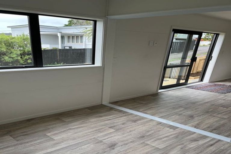 Photo of property in 46 Newington Road, Henderson, Auckland, 0612