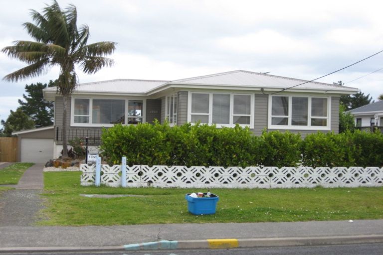 Photo of property in 1359 Whangaparaoa Road, Army Bay, Whangaparaoa, 0930