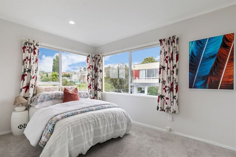 Photo of property in 33 Agincourt Street, Glenfield, Auckland, 0629