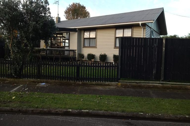 Photo of property in 1 Perth Place, Awapuni, Palmerston North, 4412