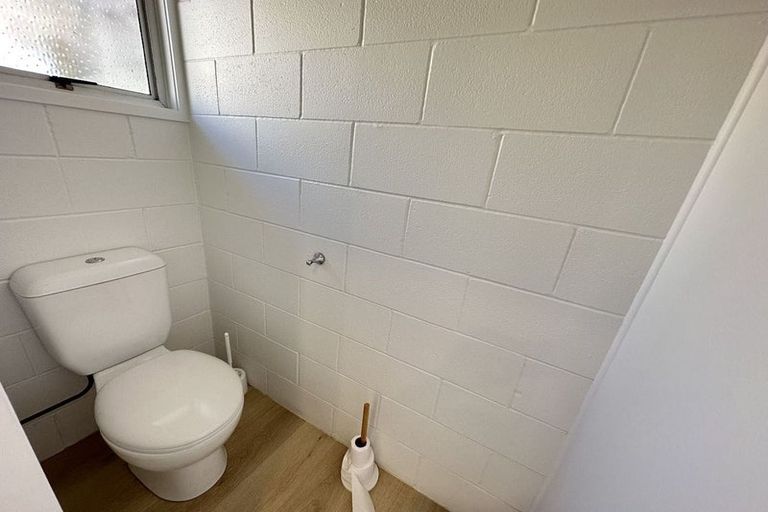 Photo of property in 2/6 Anne Road, Hillcrest, Auckland, 0627