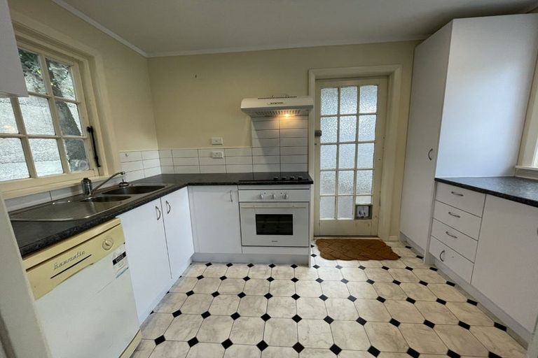 Photo of property in 22a Clifton Terrace, Kelburn, Wellington, 6012