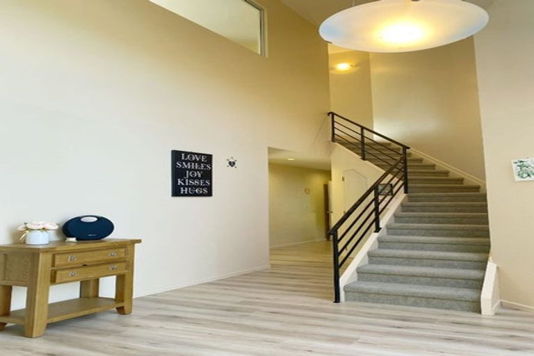 Photo of property in 1 Stitchbird Close, Murrays Bay, Auckland, 0630