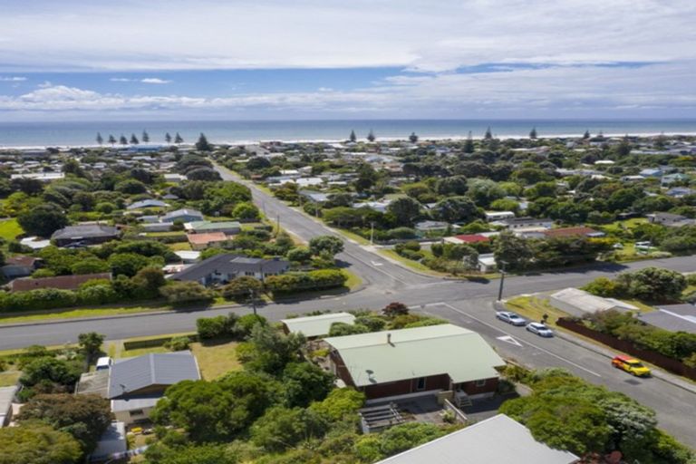 Photo of property in 37 Manuka Street, Otaki Beach, Otaki, 5512
