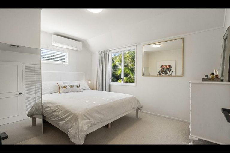Photo of property in 1/2 Heathcote Road, Castor Bay, Auckland, 0620