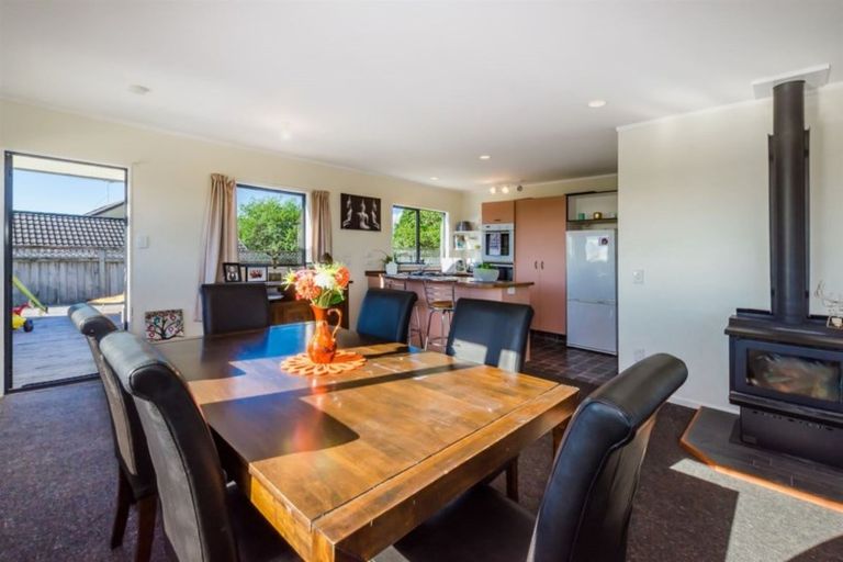Photo of property in 13 Trig Hill Terrace, Waikanae Beach, Waikanae, 5036
