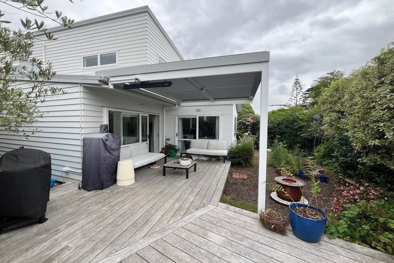 Photo of property in 8 Ruhanui Lane, Pakuranga Heights, Auckland, 2010