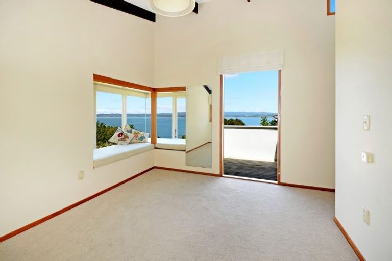 Photo of property in 32 Brigantine Drive, Beach Haven, Auckland, 0626
