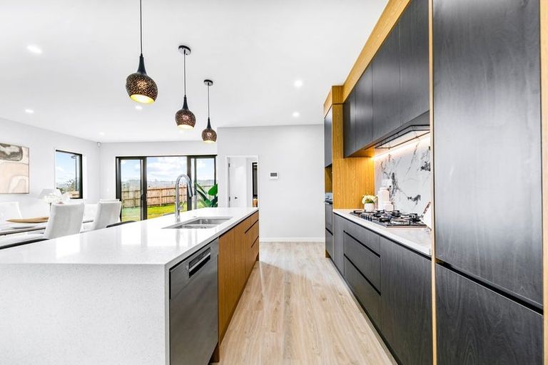 Photo of property in 63 Mcindoe Road, Kumeu, 0810