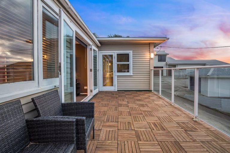 Photo of property in 28 Paremata Crescent, Paremata, Porirua, 5024