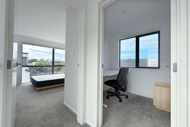 Photo of property in 1/113 Flanshaw Road, Te Atatu South, Auckland, 0610