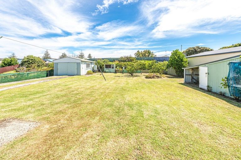 Photo of property in 15 Karaka Street, Castlecliff, Whanganui, 4501