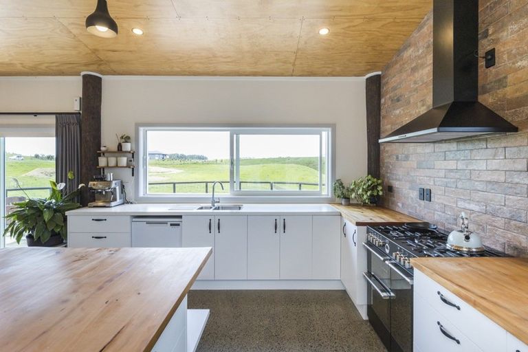 Photo of property in 34 Highland View Drive, Tokomaru, Palmerston North, 4474