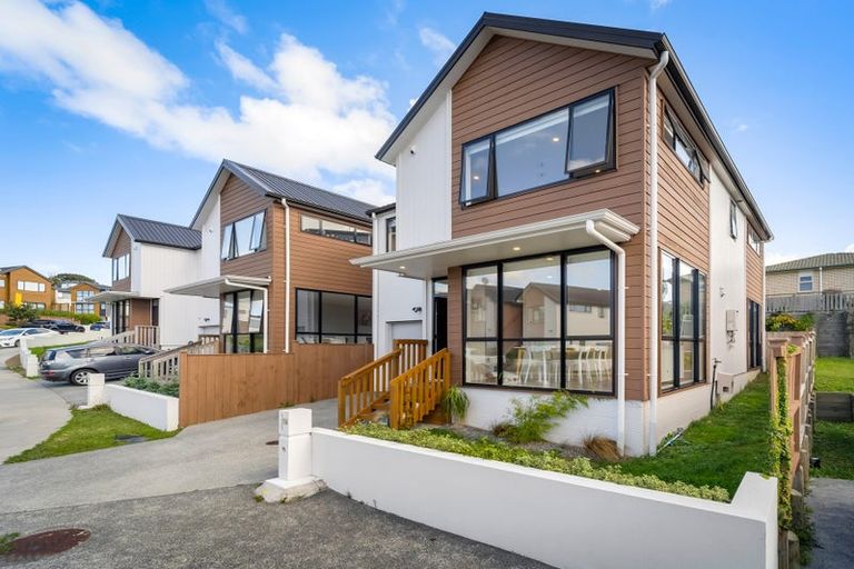 Photo of property in 16 Seafarer Crescent, Stanmore Bay, Whangaparaoa, 0932