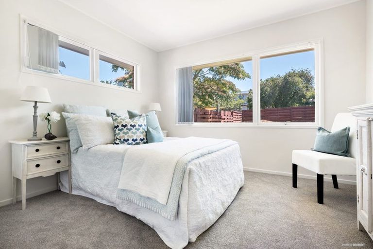 Photo of property in 43 Cascades Road, Pakuranga Heights, Auckland, 2010