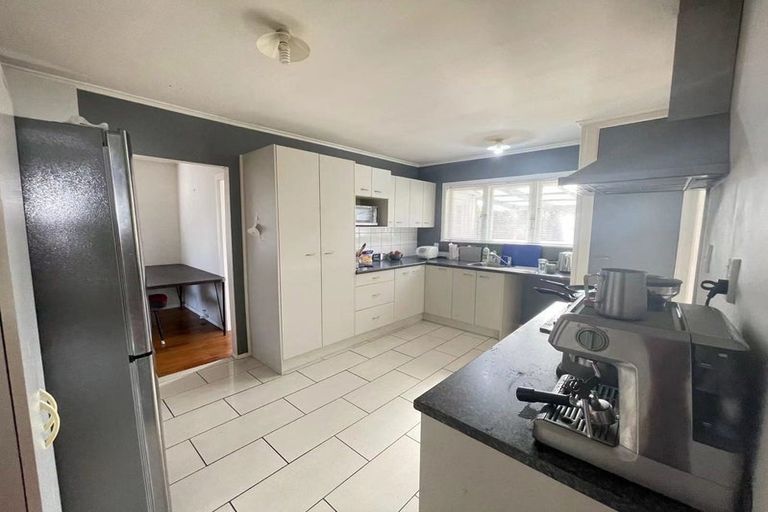 Photo of property in 27 Youngs Road, Papakura, 2110