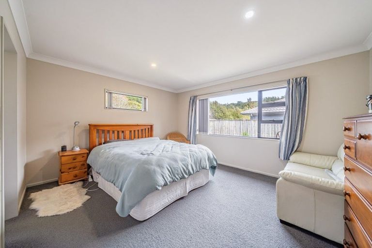 Photo of property in 5 Poppy Watts Grove, Stokes Valley, Lower Hutt, 5019