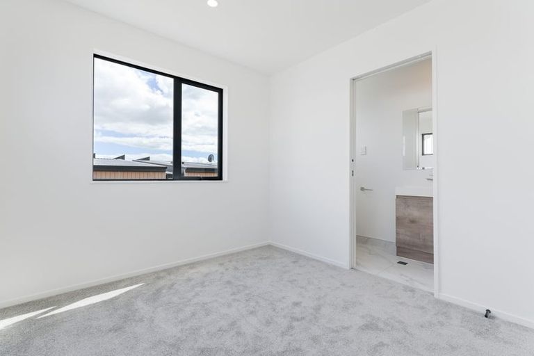 Photo of property in 11 Tokarewa Close, Mount Wellington, Auckland, 1062