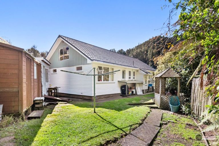 Photo of property in 52 Elmslie Road, Pinehaven, Upper Hutt, 5019
