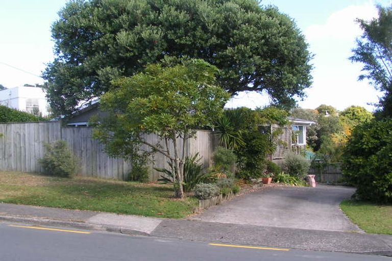 Photo of property in 1/3 Manutara Avenue, Forrest Hill, Auckland, 0620
