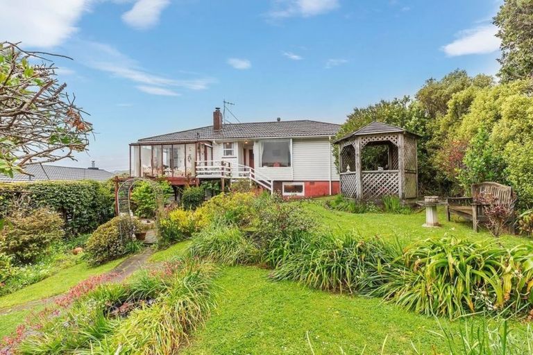 Photo of property in 74 Taylor Terrace, Tawa, Wellington, 5028