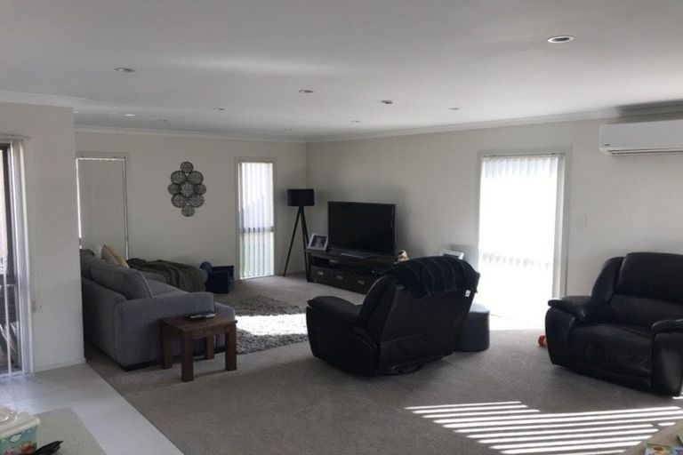 Photo of property in 35 Riverglade Parkway, Te Atatu South, Auckland, 0610