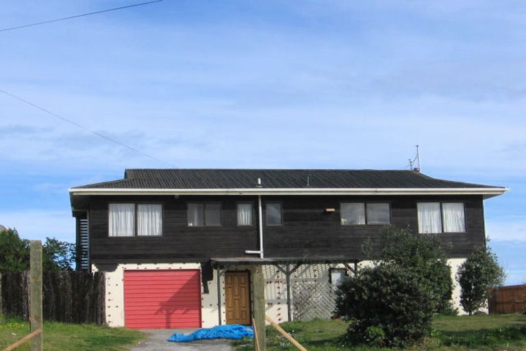 Photo of property in 12 Marine Parade South, Foxton Beach, Foxton, 4815