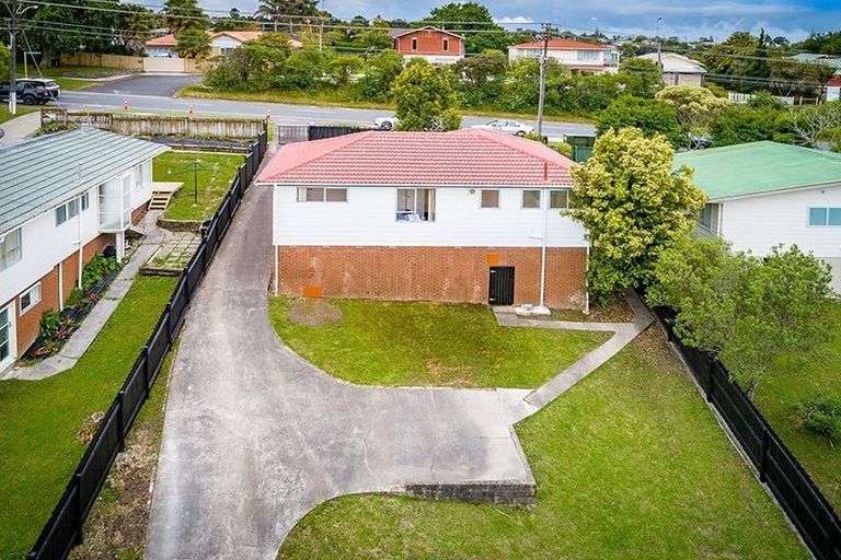 Photo of property in 33 Triangle Road, Massey, Auckland, 0614