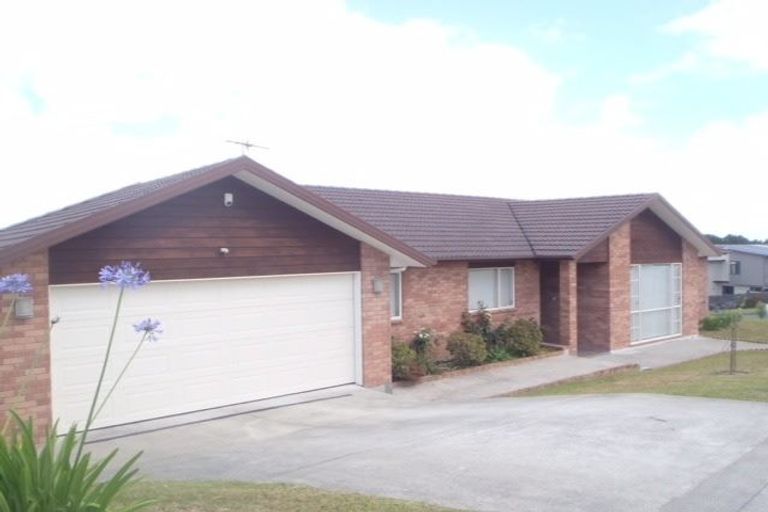 Photo of property in 11 Harrowglen Drive, Northcross, Auckland, 0632