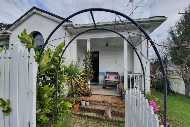 Photo of property in 1/56 Beresford Street, Bayswater, Auckland, 0622