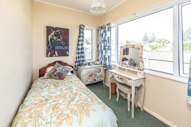 Photo of property in 6 Kamahi Street, Castlecliff, Whanganui, 4501
