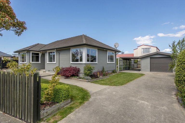 Photo of property in 18 Bideford Place, Dallington, Christchurch, 8061