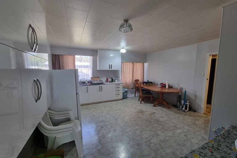 Photo of property in 102 Awanui Street, Merrilands, New Plymouth, 4312