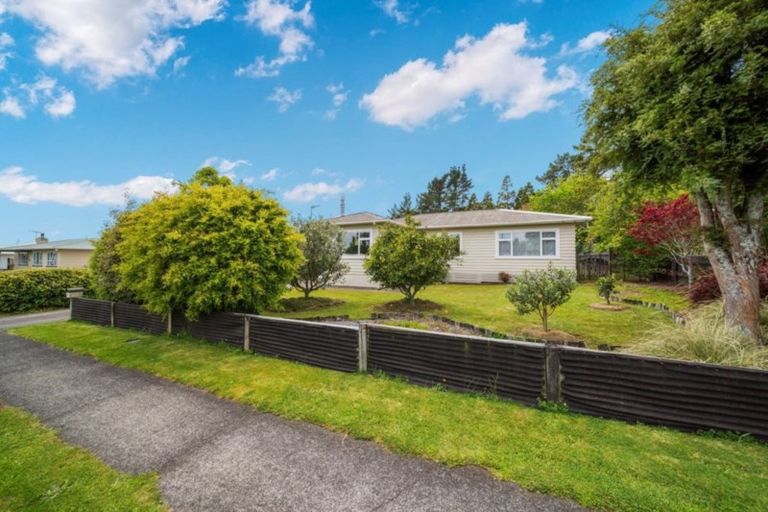 Photo of property in 15 Nikau Street, Inglewood, 4330