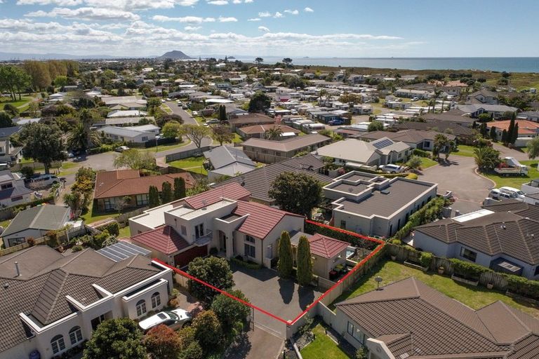 Photo of property in 12 Maldives Way, Papamoa Beach, Papamoa, 3118