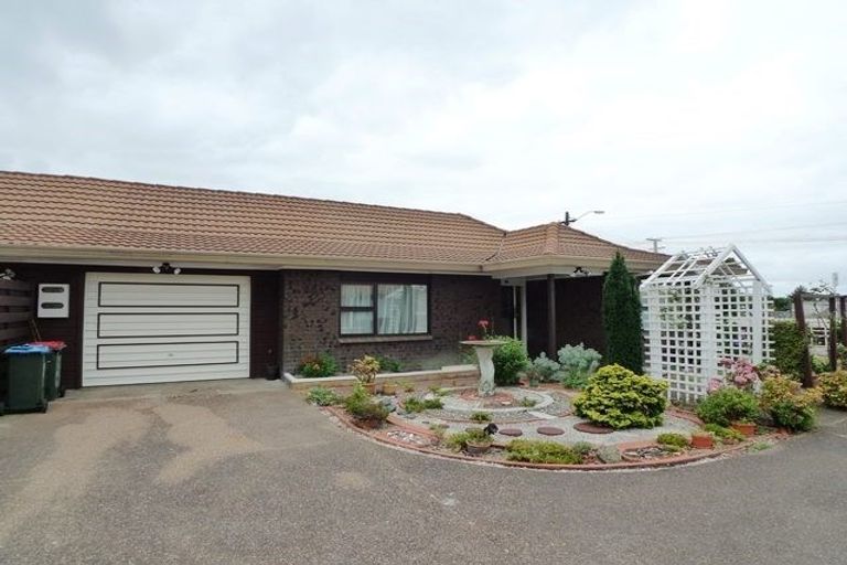 Photo of property in 68 Donovan Street, Blockhouse Bay, Auckland, 0600