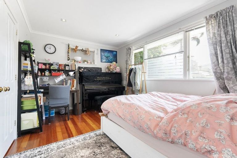 Photo of property in 53 Bond Crescent, Forrest Hill, Auckland, 0620