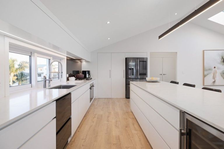 Photo of property in 112 Karewa Parade, Papamoa Beach, Papamoa, 3118