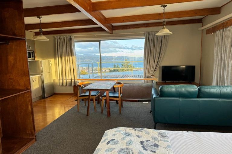 Photo of property in 8 Lilac Lane, Maungaraki, Lower Hutt, 5010