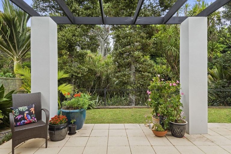 Photo of property in 3/44 Aberdeen Road, Campbells Bay, Auckland, 0620