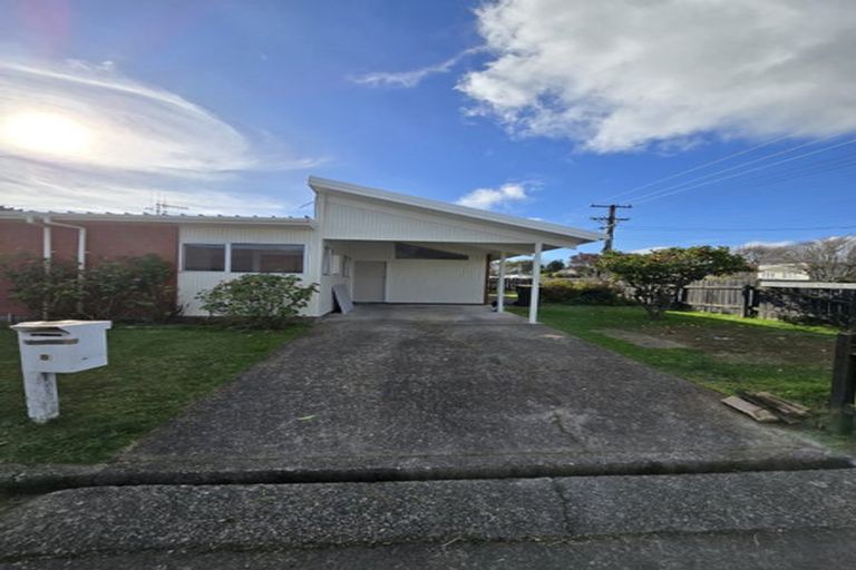 Photo of property in 7 Puriri Place, Levin, 5510