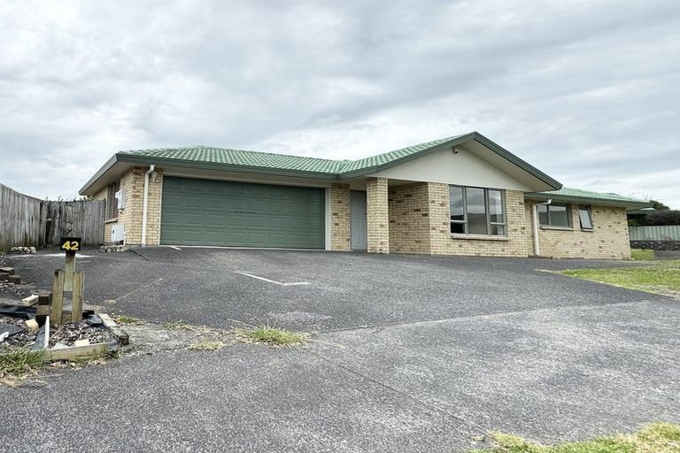 Photo of property in 42 Summerland Drive, Henderson, Auckland, 0612