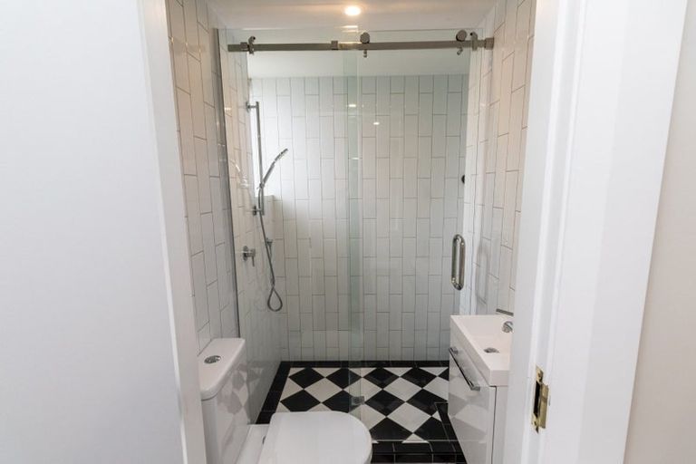 Photo of property in 2/139 Wadestown Road, Wadestown, Wellington, 6012