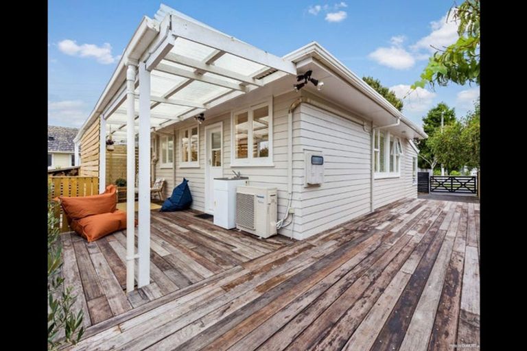 Photo of property in 37b Cobham Crescent, Kelston, Auckland, 0602