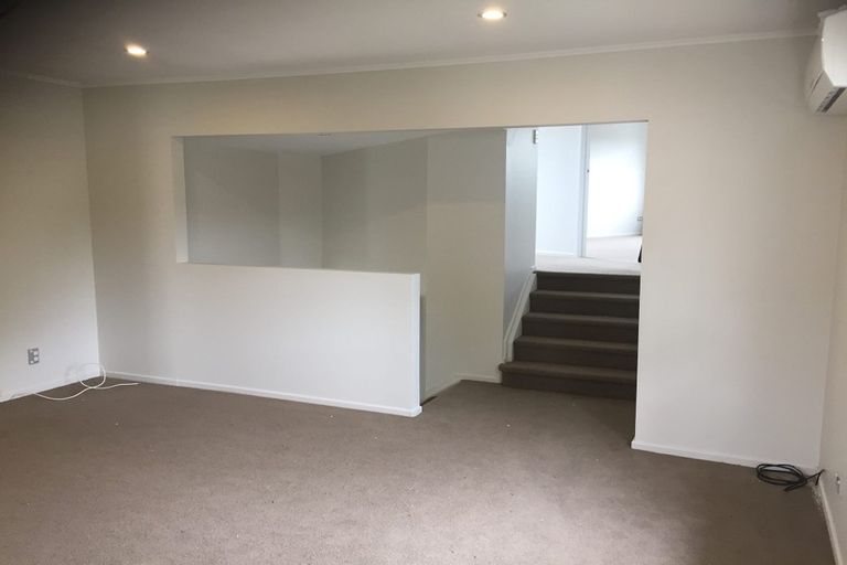 Photo of property in 7 Edgewood Way, Henderson, Auckland, 0612