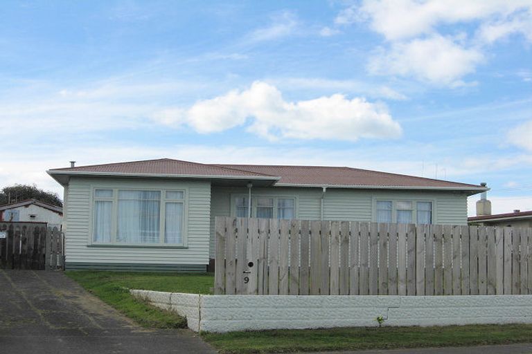 Photo of property in 9 Kowhai Street, Castlecliff, Whanganui, 4501