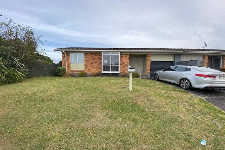 Photo of property in 2/118 Waimumu Road, Massey, Auckland, 0614