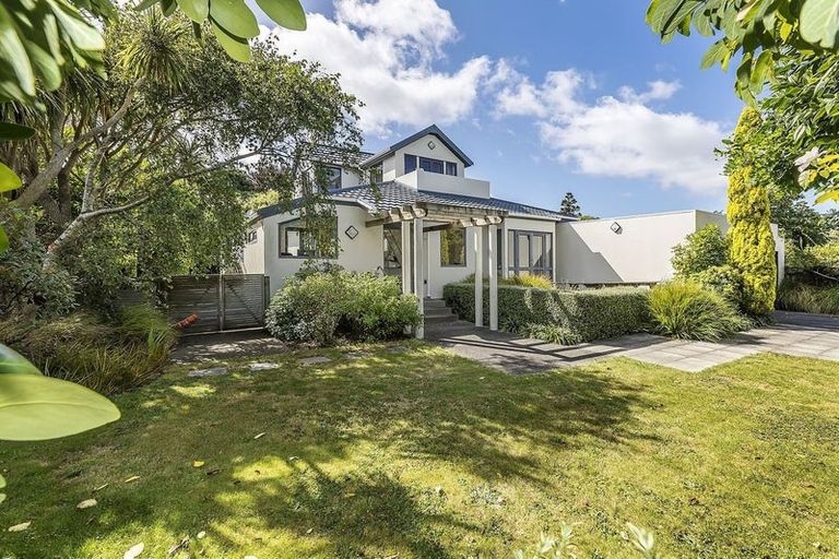 Photo of property in 18 Oxford Street, Tawa, Wellington, 5028